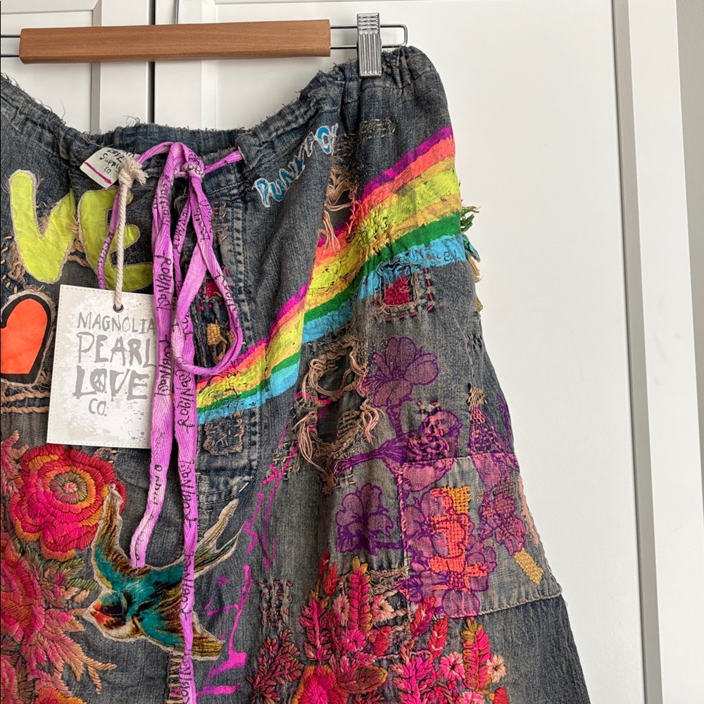 NWT Magnolia Pearl Embroidered Art Graphic Frankie Denims, OS - Picture 10 of 15